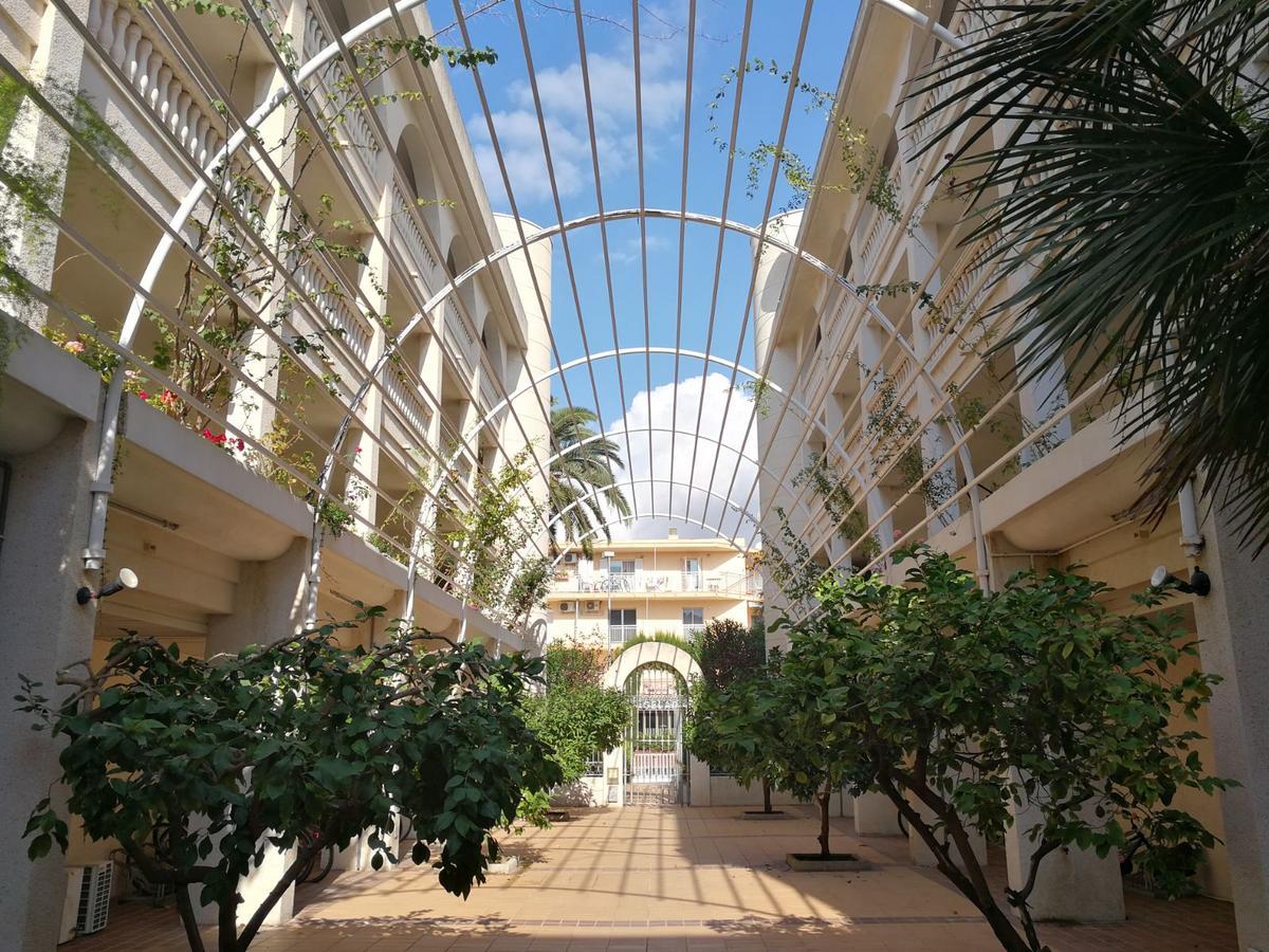 Apartamentos Versailles Villafortuny Zewnętrze zdjęcie